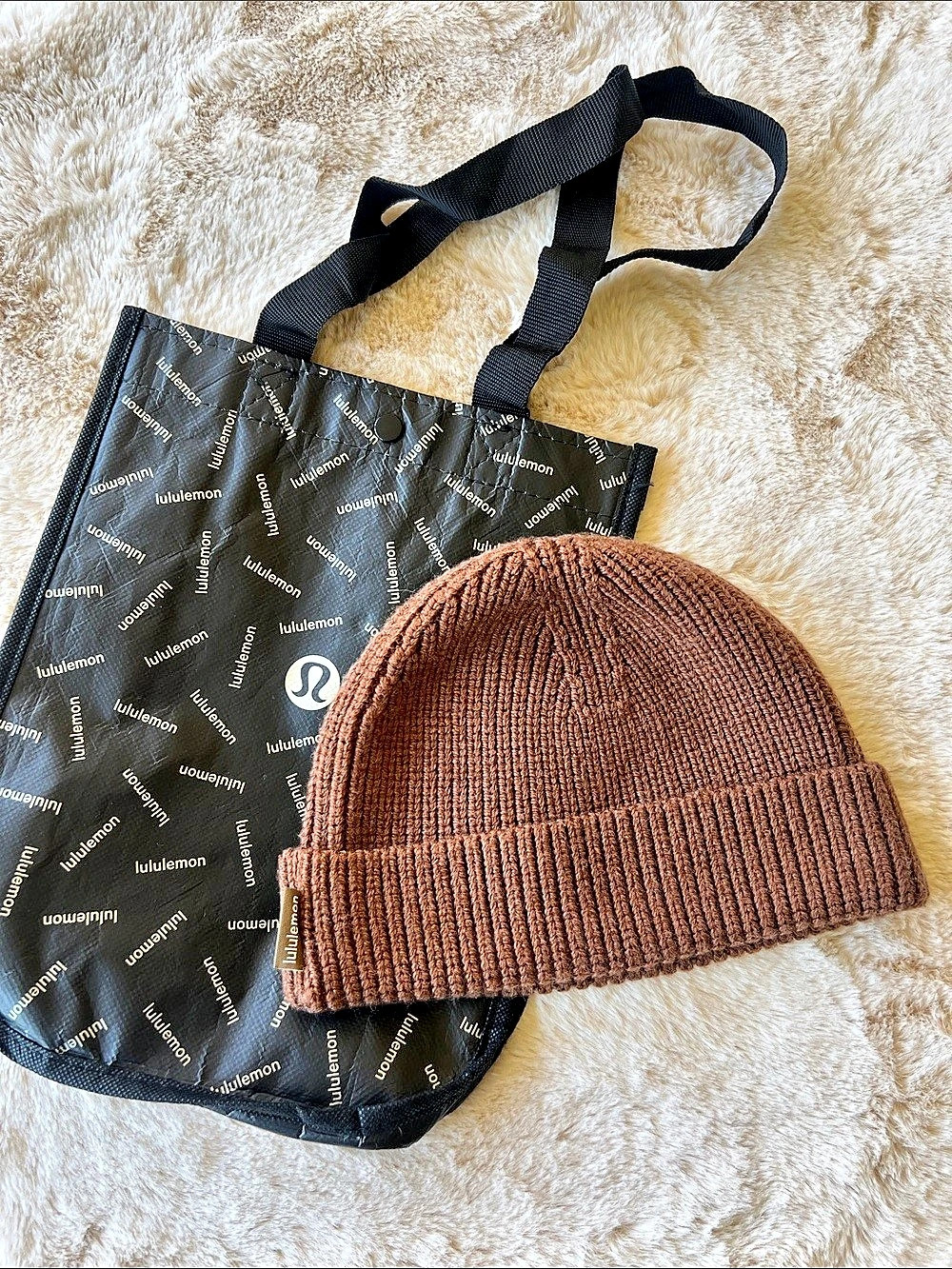 lululemon Close-Fit Wool-Blend Ribbed Beanie Brown, Bag included!